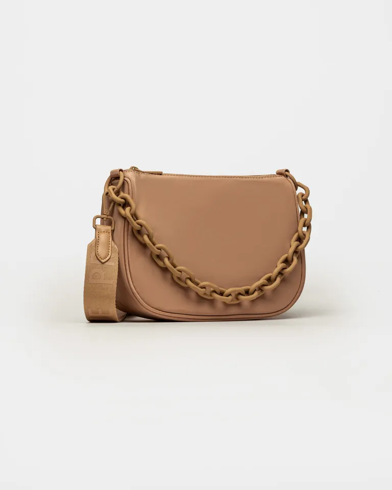 Cartera al hombro match en nylon con cadena pintada a tono y efecto matte de Prüne en Bolsos y Carteras para argentina