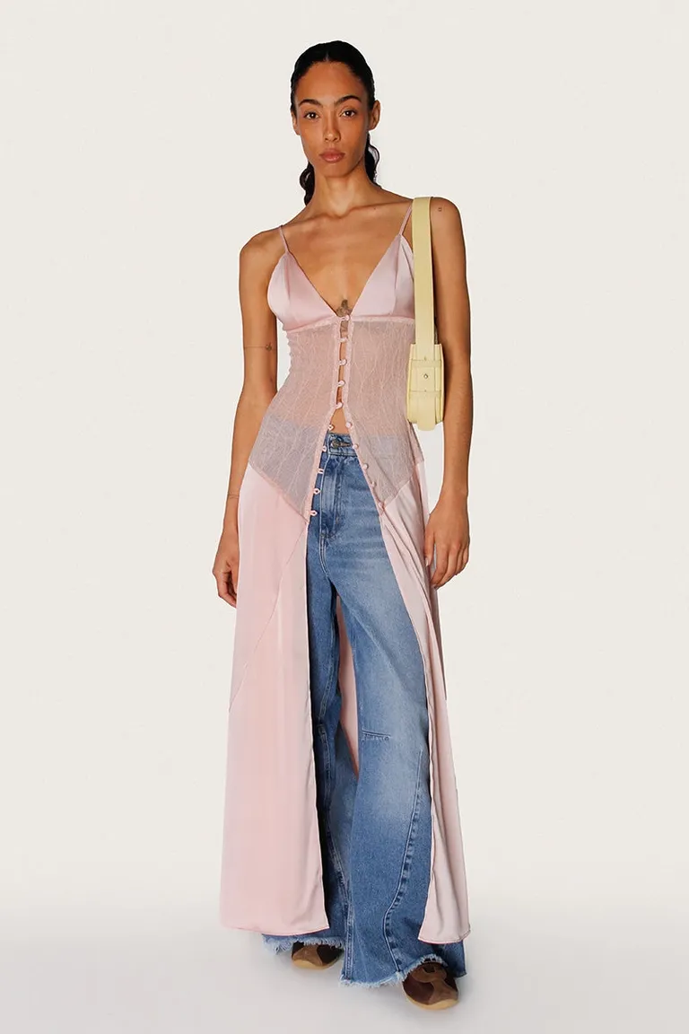 Top largo de seda y encaje rosa con escote triangular y falda con tajo de Sofia Sarkany en Tops para argentina