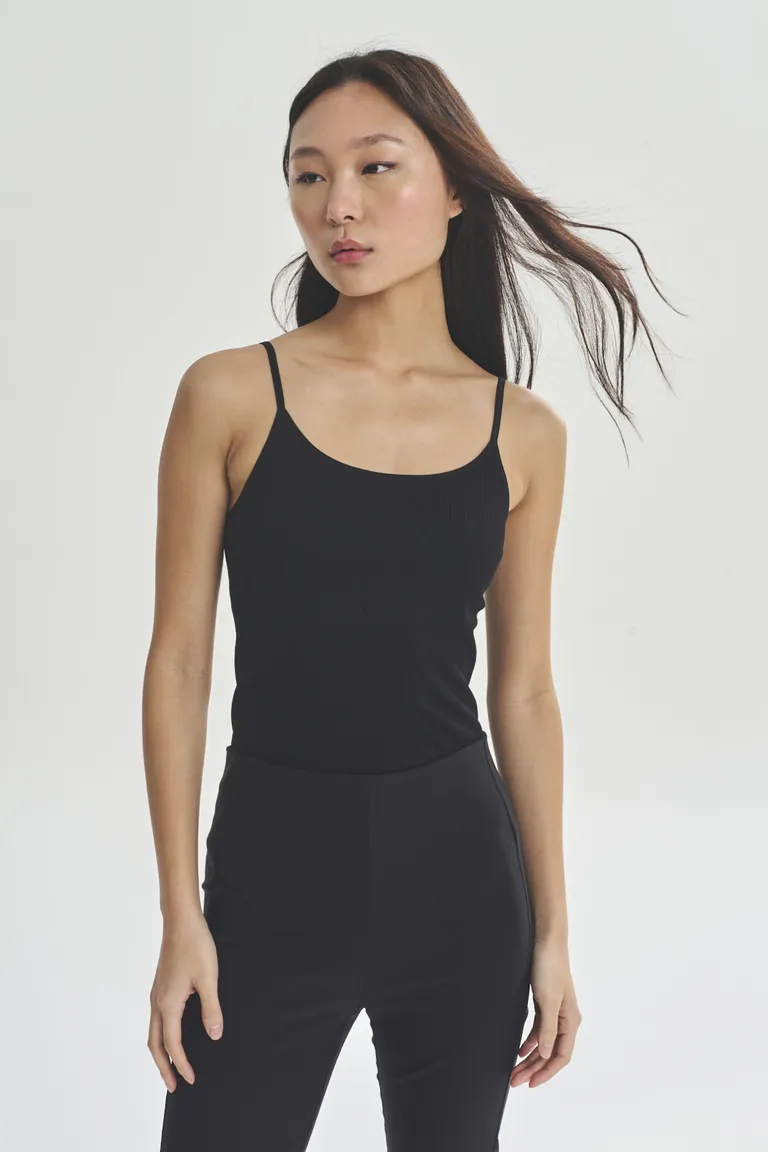 Mono negro con escote cruzado y tirantes delgados - Indumentaria para mujer de Akiabara en Monos para argentina