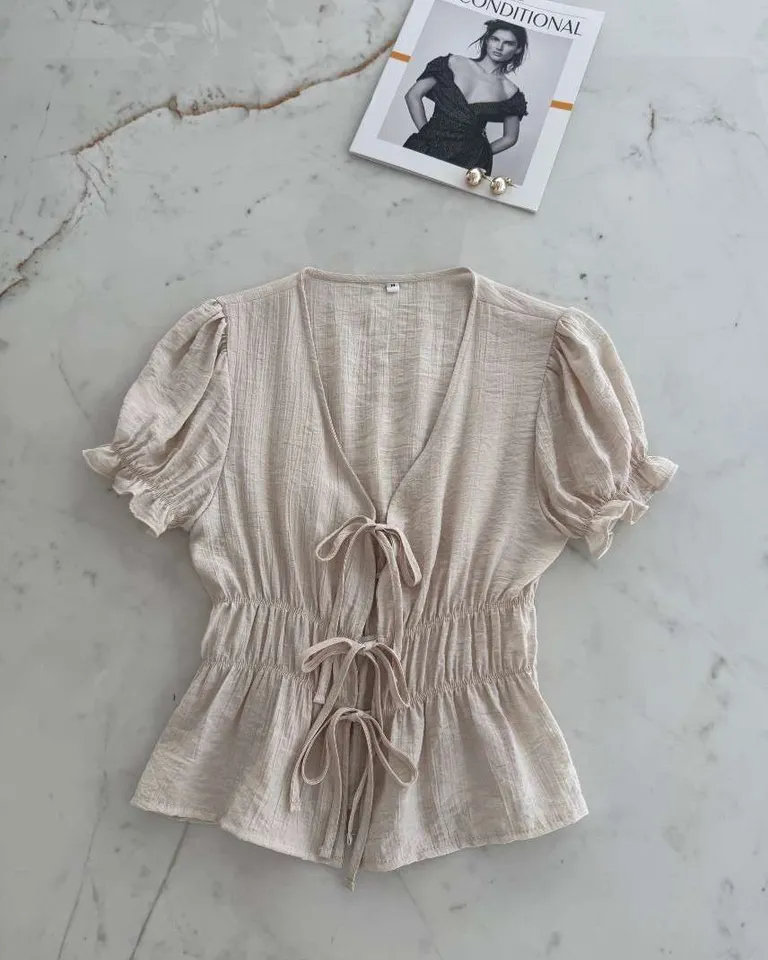 Blusa con frunce doble elástico bajo busto, tres lazos y manga princesa de Hesed en Blusas para argentina