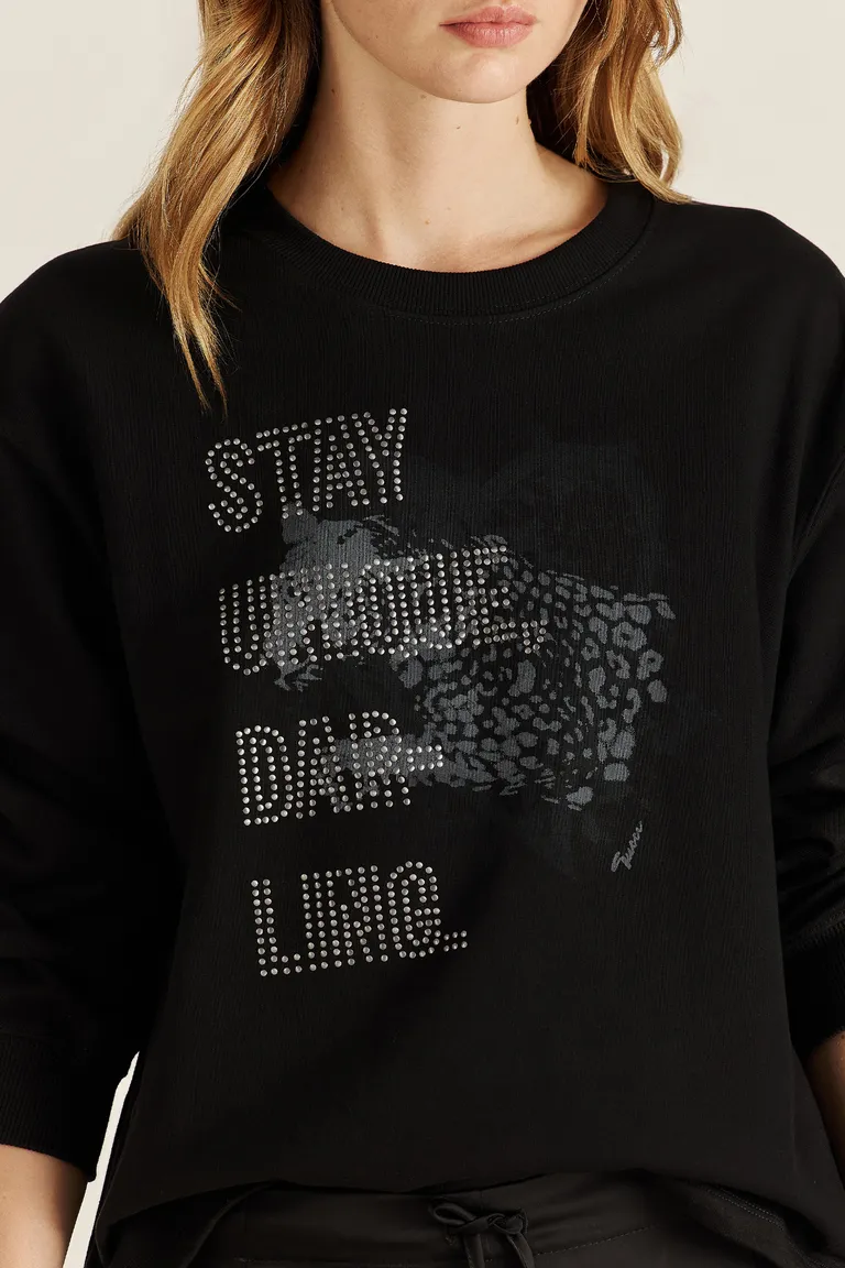 Buzo manga con diseño exclusivo y calce relajado para un look informal con personalidad de Tucci en Buzos y Sweaters para argentina