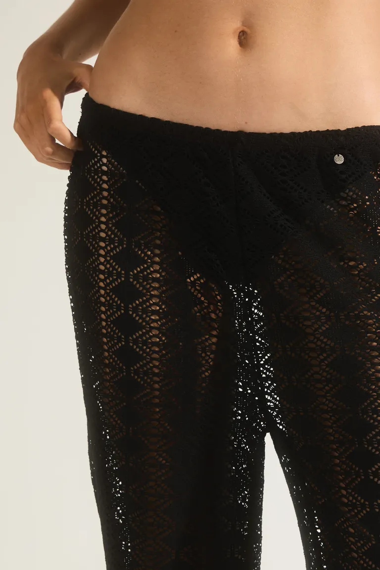 Pantalón negro de corte recto para mujer - Prenda elegante y versátil de Cuesta Blanca en Pantalones para argentina