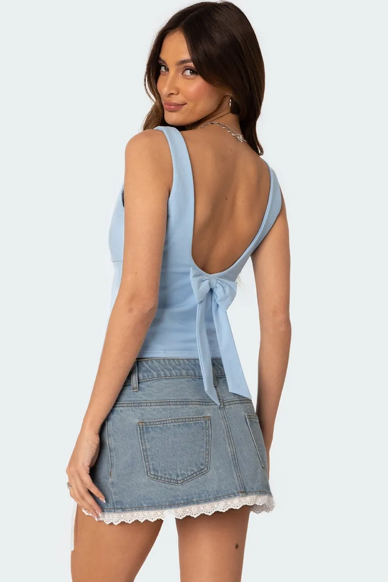 Ronda musculosa espalda moño de Edikted en Tops para argentina