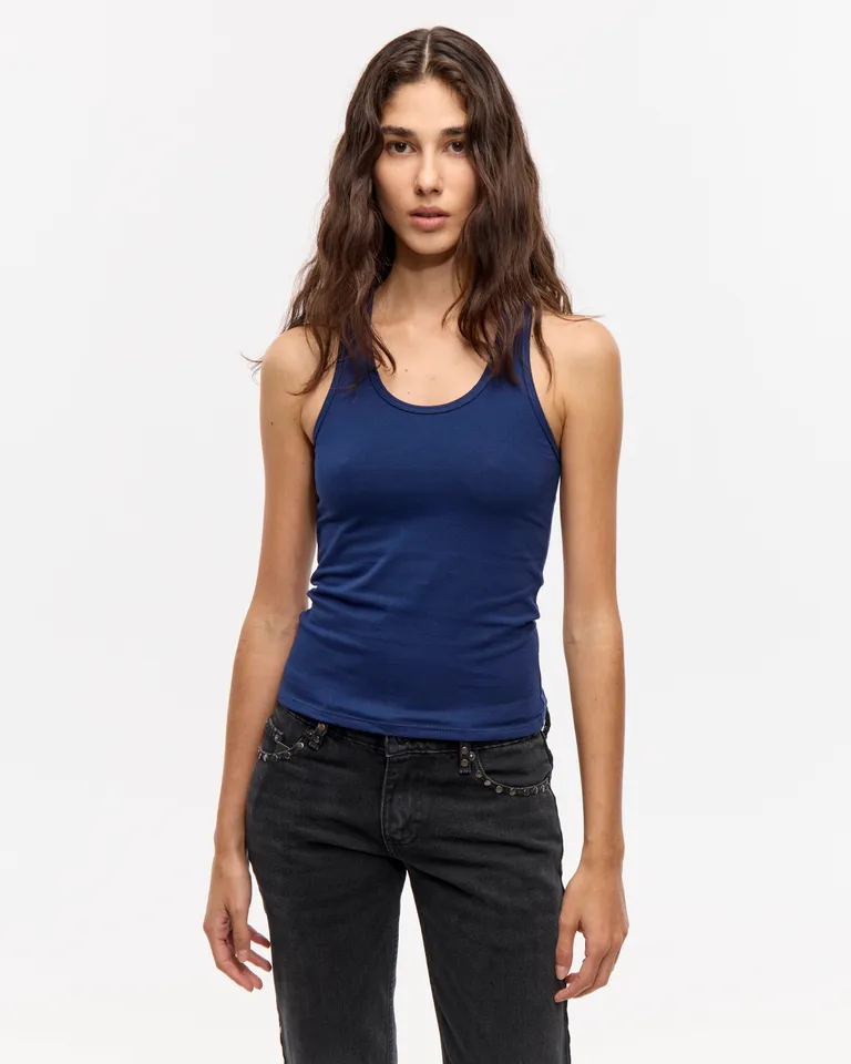 Musculosa con cuello redondo y calce ajustado de Ay Not Dead en Tops para argentina