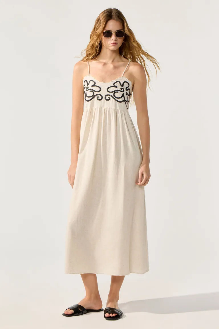 Vestido de lino largo con bordado en el frente para un estilo refinado y femenino de Cuesta Blanca en Vestidos para argentina
