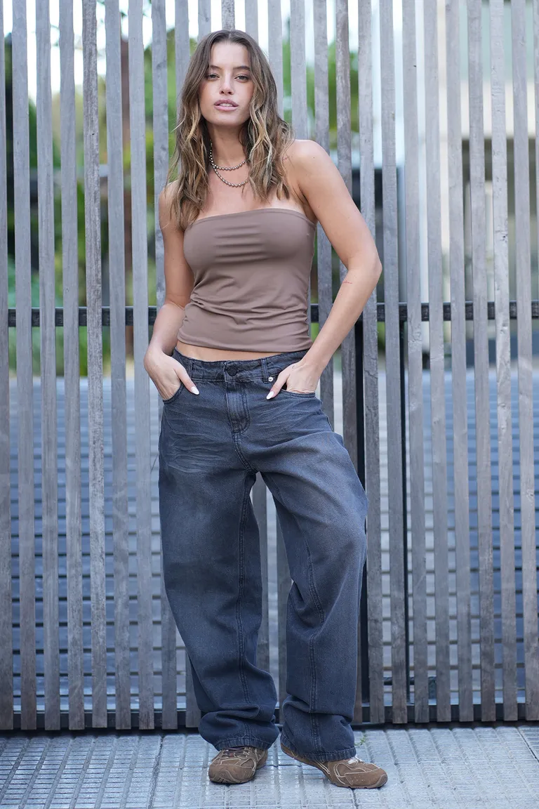 Top slinky de escote recto y tela doble embolsado, en talla xs de Top White en Tops para argentina