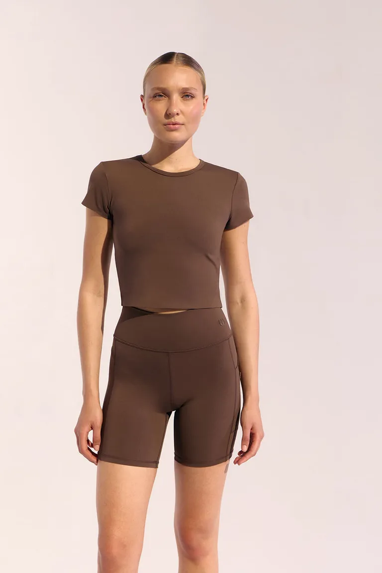 Remera de manga corta con escote redondo, confeccionada en tela confortable y duradera de Portsaid en Remeras para argentina