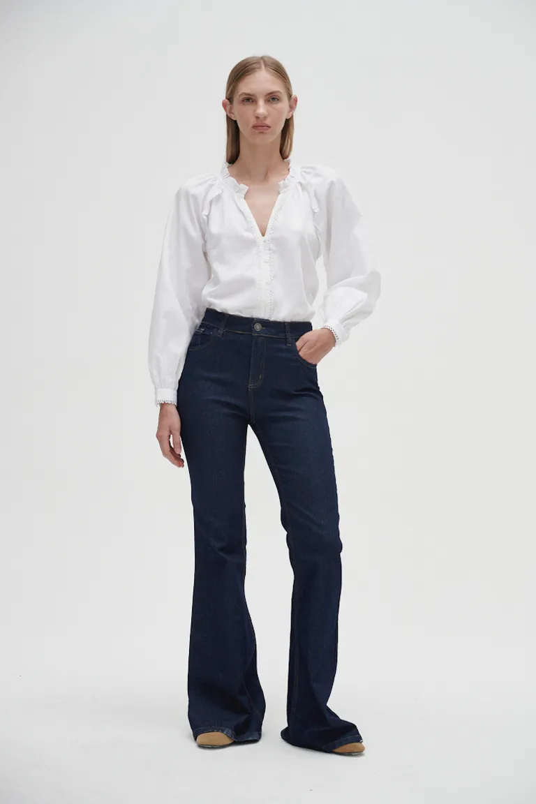 Pantalón Oxford de tiro alto y corte amplio en la bota para un estilo elegante y sofisticado de Sweet en Pantalones para argentina