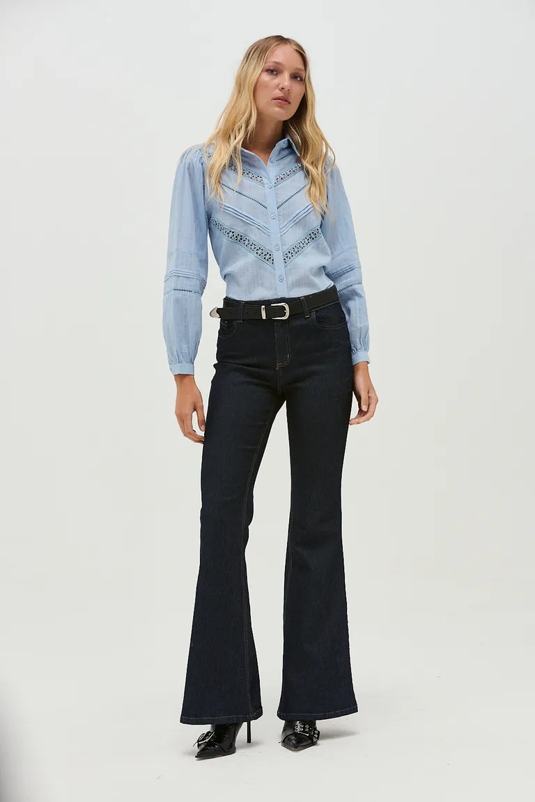 Pantalón Oxford de tiro alto y corte amplio en la bota para un estilo elegante y sofisticado de Sweet en Pantalones para argentina