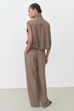 Pantalón recto con cinturón de Mango en Pantalones para argentina