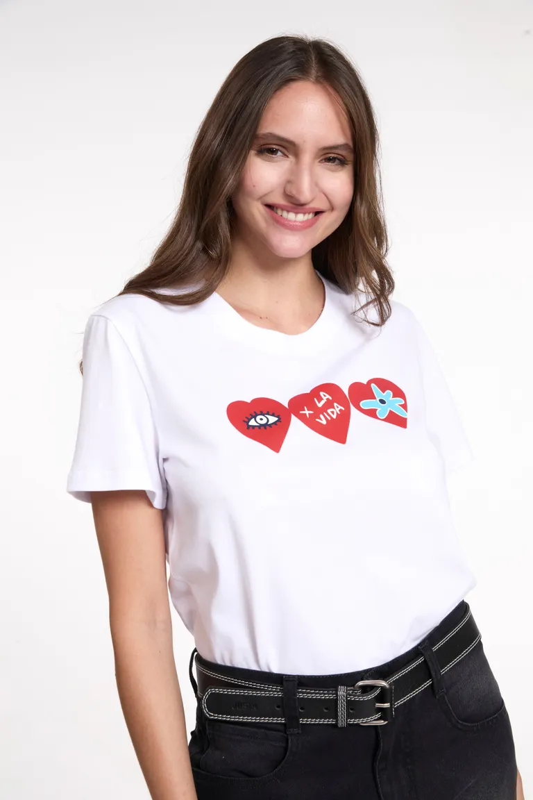 Remera con Estampa Corazones Rojos - Diseño Único y Atractivo de Justaosadia en Remeras para argentina
