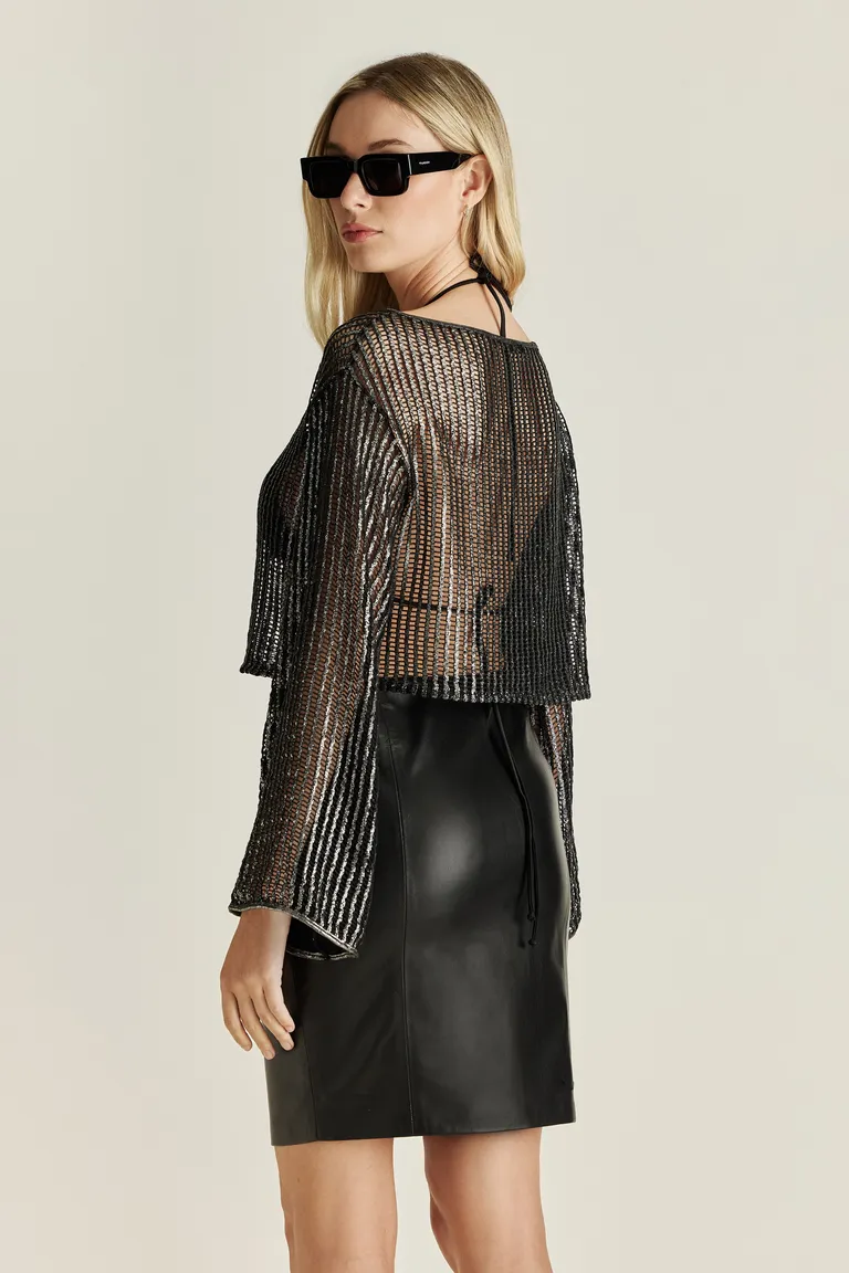 Remera negra de red foil con mangas amplias para mujer de Tucci en Remeras para argentina