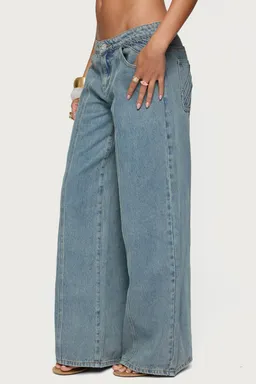 Jeans tiro bajo detalle costuras de Edikted en Pantalones para argentina