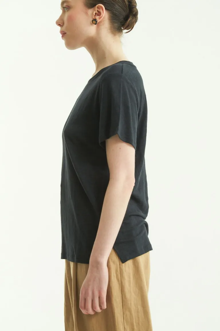 Remera de lino de corte suelto con cuello redondo y mangas cortas de Las Pepas en Remeras para argentina