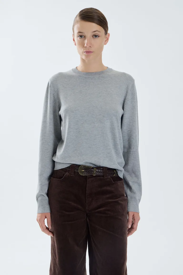 Sweater de mujer con escote redondo y mangas largas de calce básico de Portsaid en Buzos y Sweaters para argentina