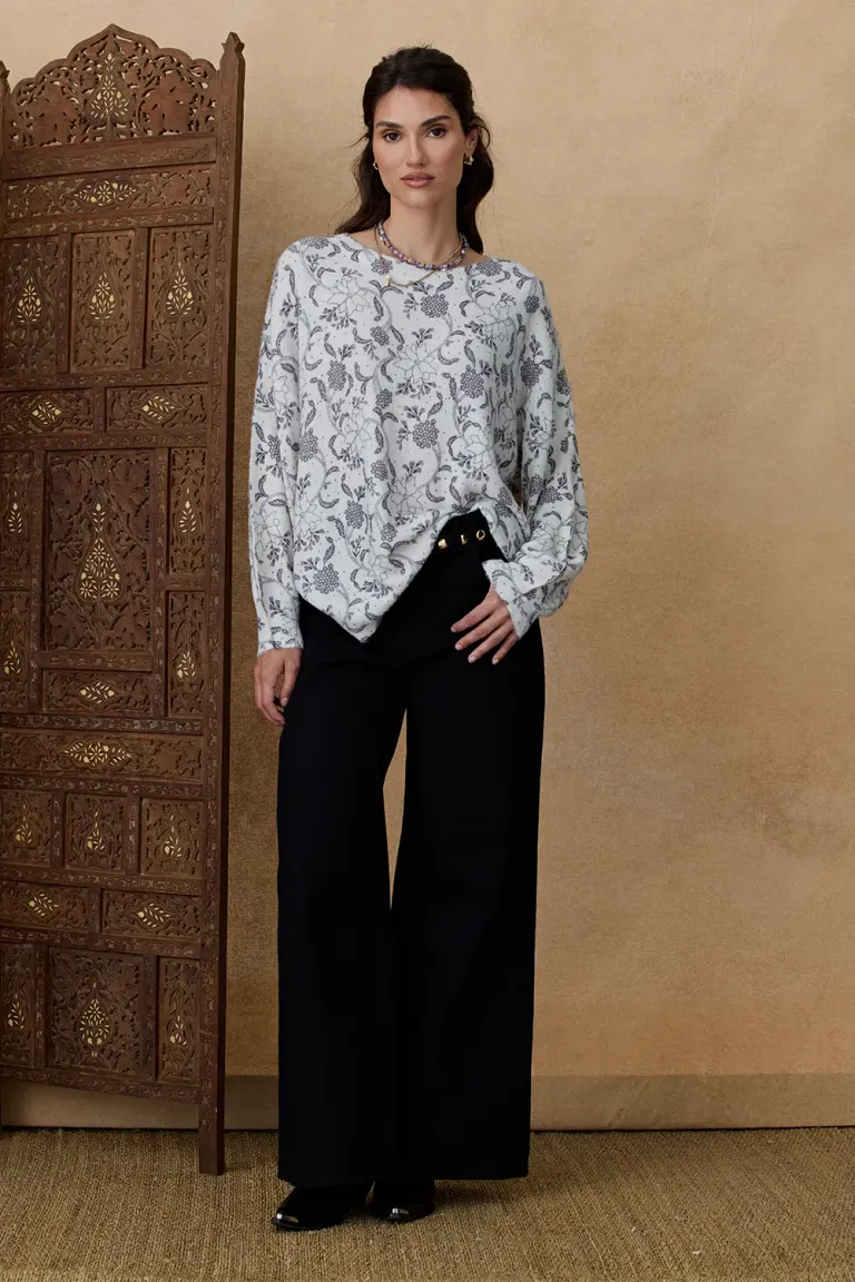 Sweater de mujer con escote redondo y diseño floral estampado de Indiastyle en Buzos y Sweaters para argentina