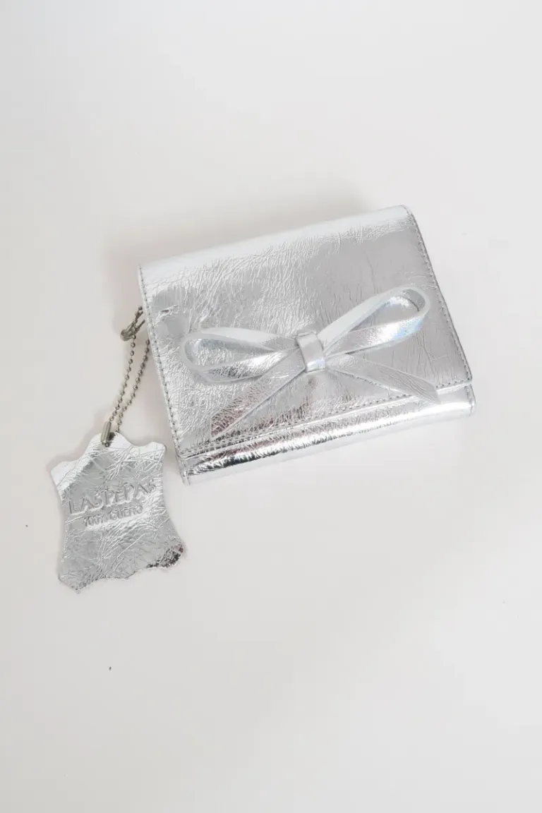 Billetera de cuero de tamaño compacto y diseño minimalista de Las Pepas en Billeteras y Monederos para argentina