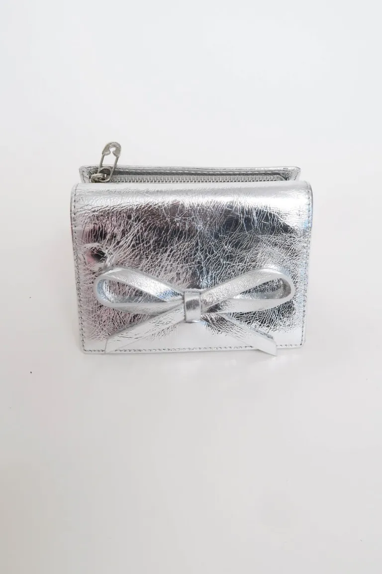 Billetera de cuero de tamaño compacto y diseño minimalista de Las Pepas en Billeteras y Monederos para argentina