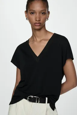 Camiseta cuello pico de Mango en Remeras para argentina
