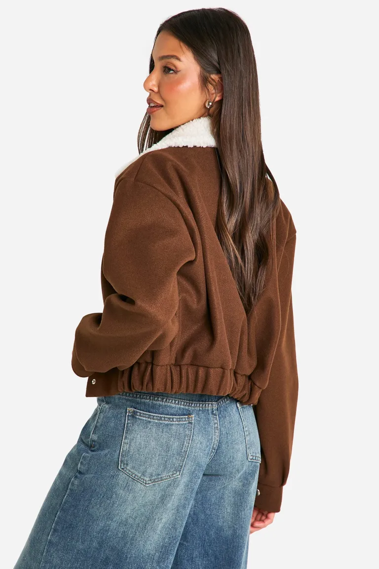 Campera imitación lana cuello teddy de Boohoo en Chaquetas para argentina