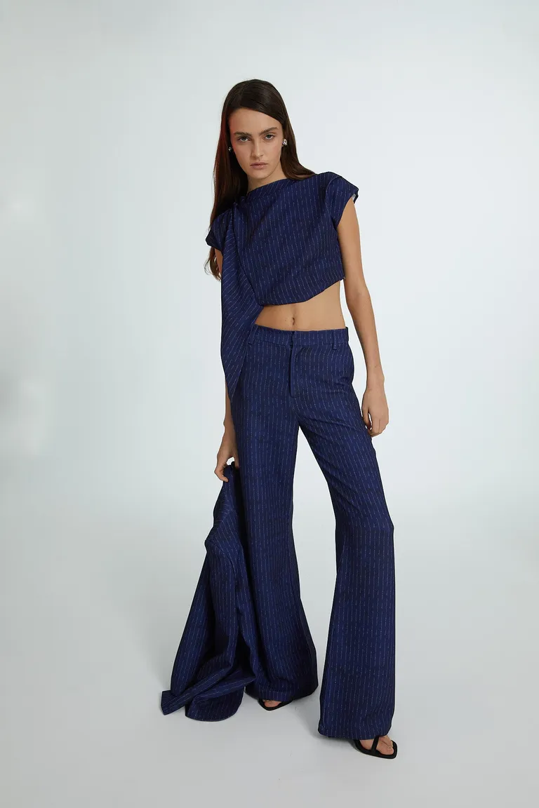 Pantalón akebia: Diseño exclusivo en crepe sastrero con bolsillos laterales de Naíma en Pantalones para argentina