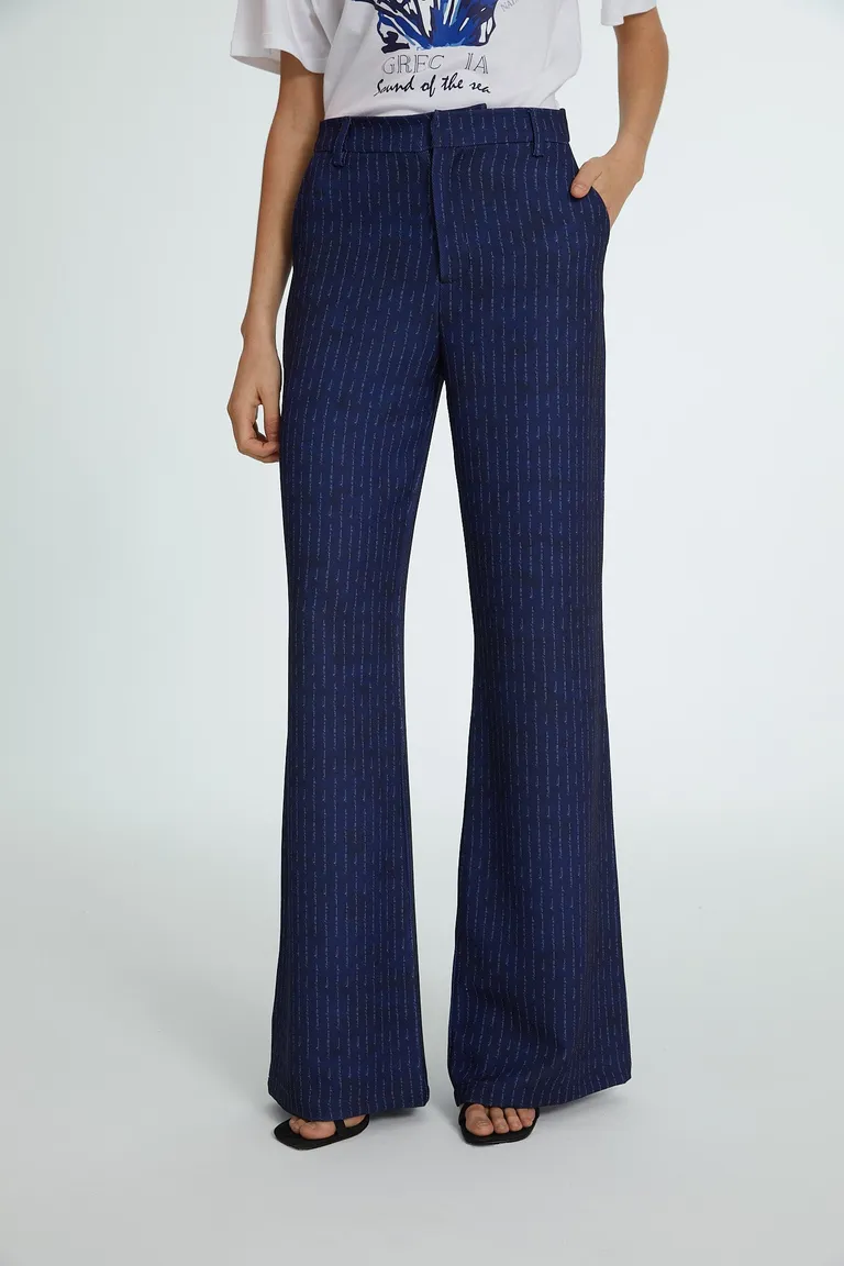 Pantalón akebia: Diseño exclusivo en crepe sastrero con bolsillos laterales de Naíma en Pantalones para argentina