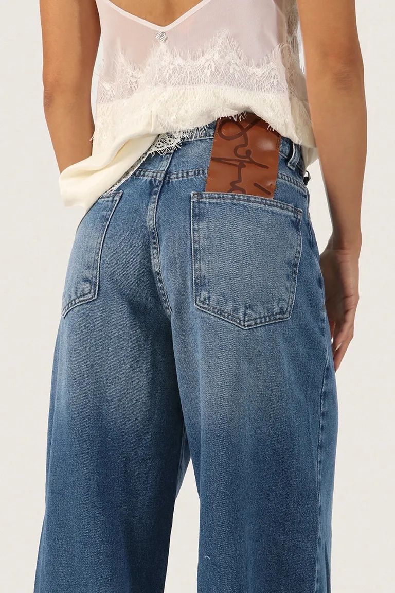 Pantalón de Mezclilla con Pinzas y Ruedo al Corte de Sofia Sarkany en Pantalones para argentina