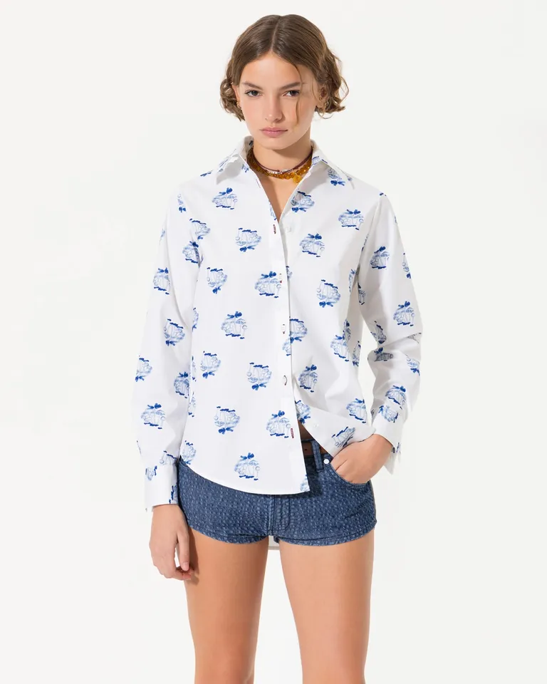 Camisa de mujer con estampado exclusivo y detalles refinados de Jazmin Chebar en Camisas para argentina
