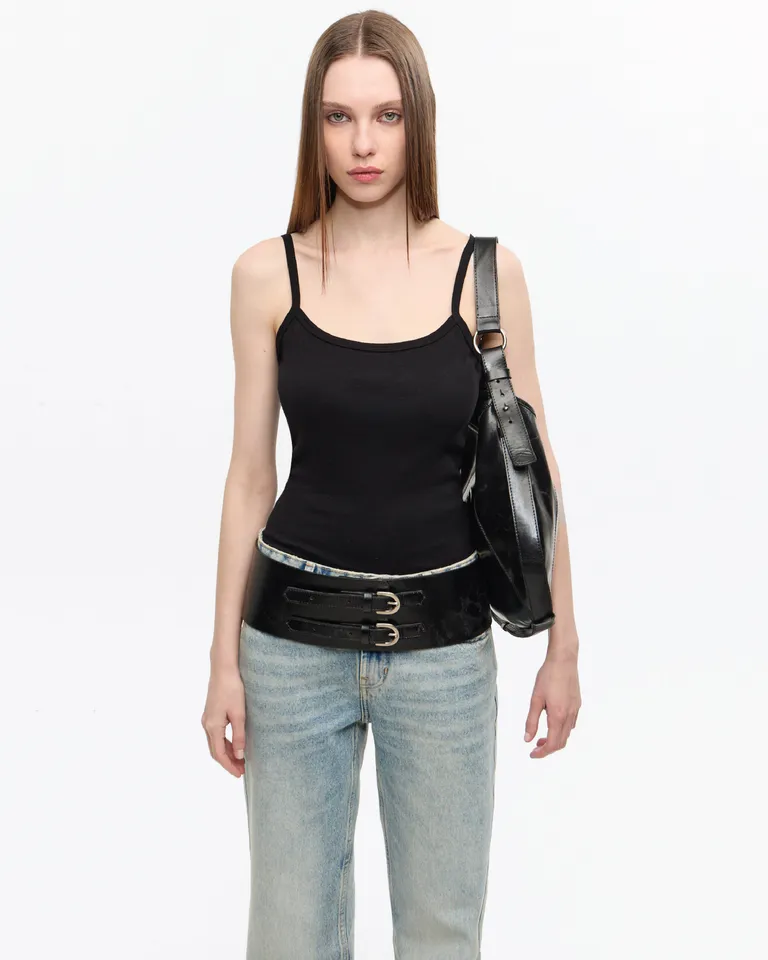 Musculosa de tiritas en rib de algodón con ajuste fitted y largo a la primera cadera de Ay Not Dead en Remeras para argentina