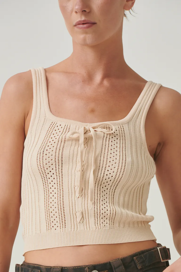 Top femenino de hilo con diseño calado y lazo decorativo de Sweet en Tops para argentina