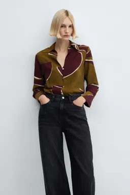 Camisa satinada estampada de Mango en Camisas para argentina