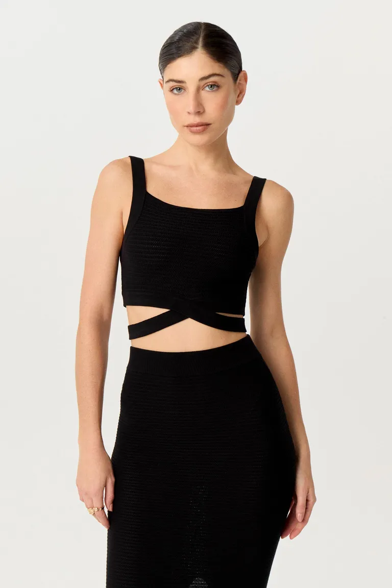 Top de punto negro con escote cuadrado y detalle de cintura cruzada de Markova en Tops para argentina