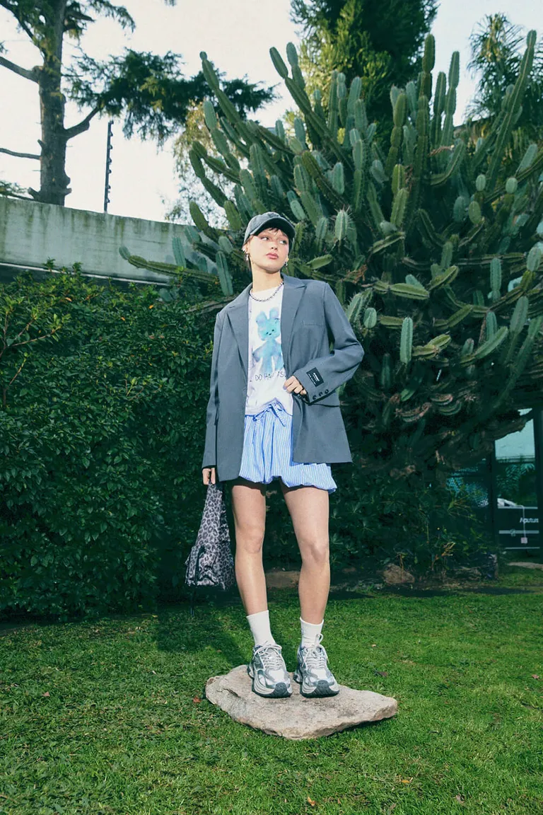 Falda mini con silueta tipo balloon, ideal para looks relajados y urbanos de 47 Street en Faldas para argentina