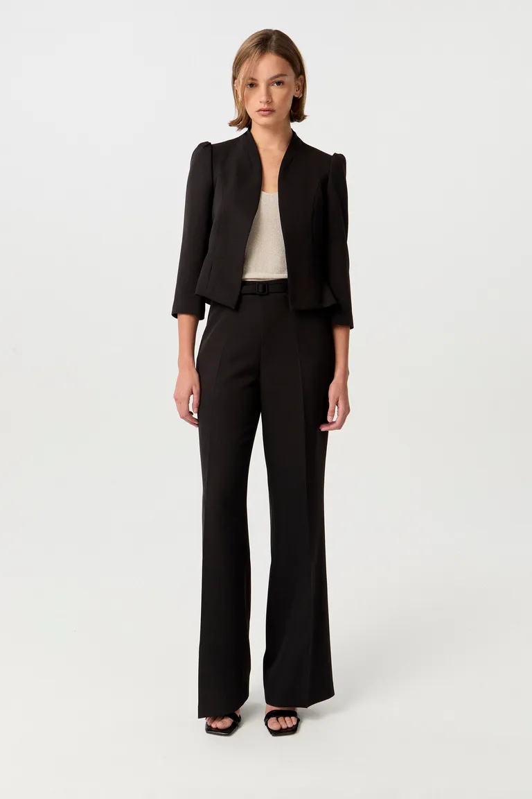 Pantalón de tiro alto y pierna ancha para un look elegante y sofisticado de Markova en Pantalones para argentina