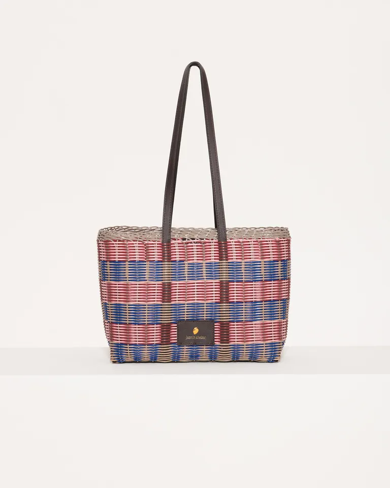 Bolso shopper tejido a mano con detalles en cuero, ideal para el uso diario de Jazmin Chebar en Bolsos y Carteras para argentina