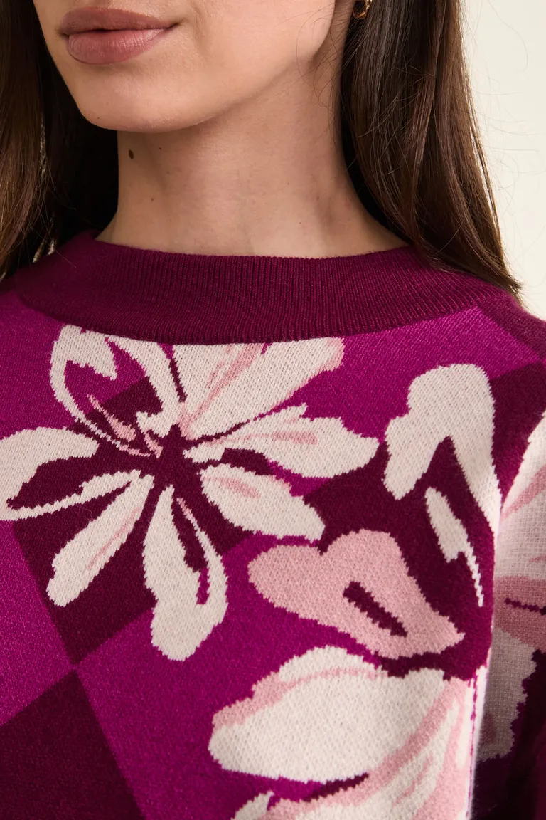 Sweater de punto con diseño jacquard de rombos y flores con escote redondo y mangas largas de Cuesta Blanca en Buzos y Sweaters para argentina