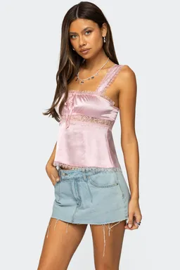 Top satinado loryn detalle encaje de Edikted en Tops para argentina