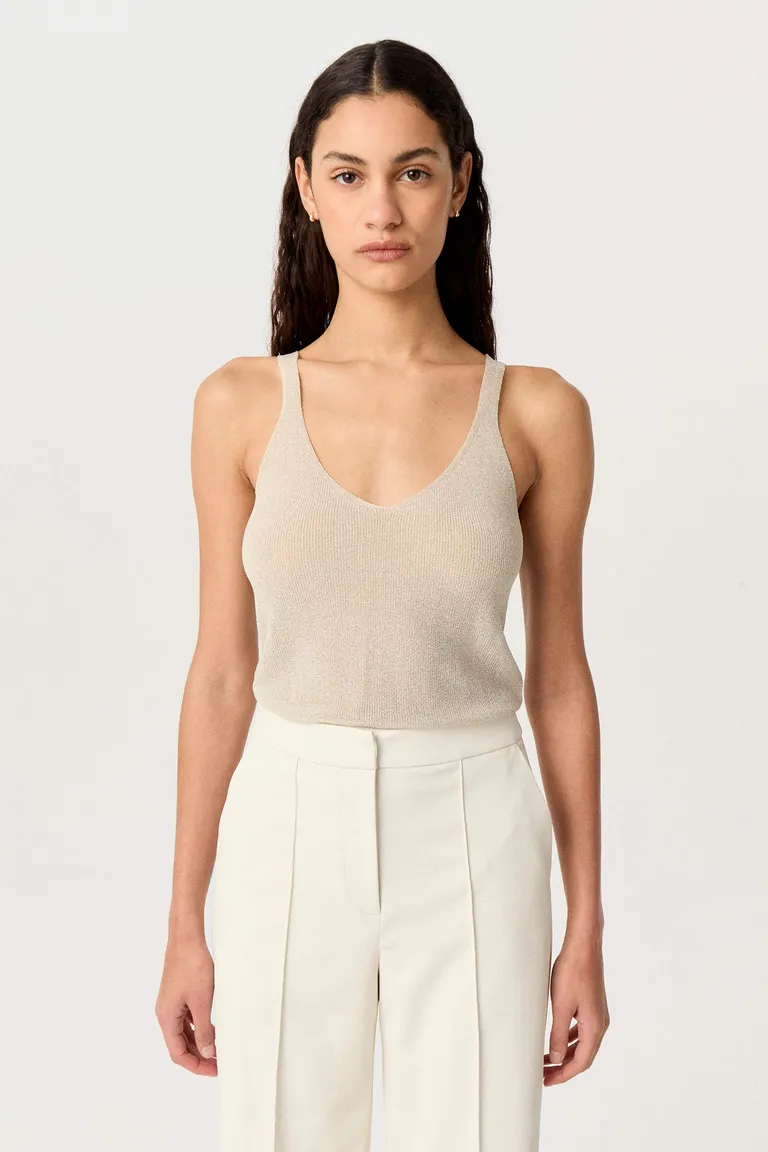 Top tejido en punto liso con lurex y escote en V para mujer de Markova en Tops para argentina