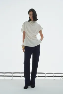 Jeans rectos tiro alto de Mango en Pantalones para argentina