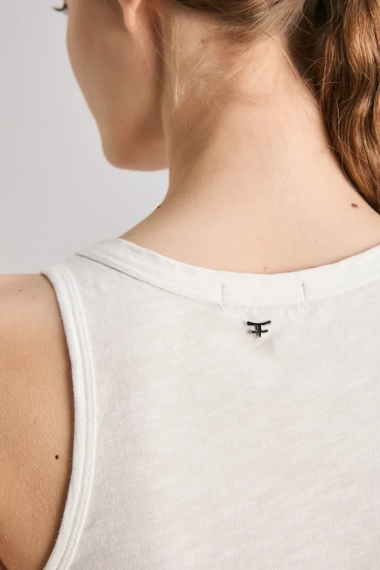 Remera sin mangas de corte regular para mujer en tela jersey de Kosiuko en Remeras para argentina