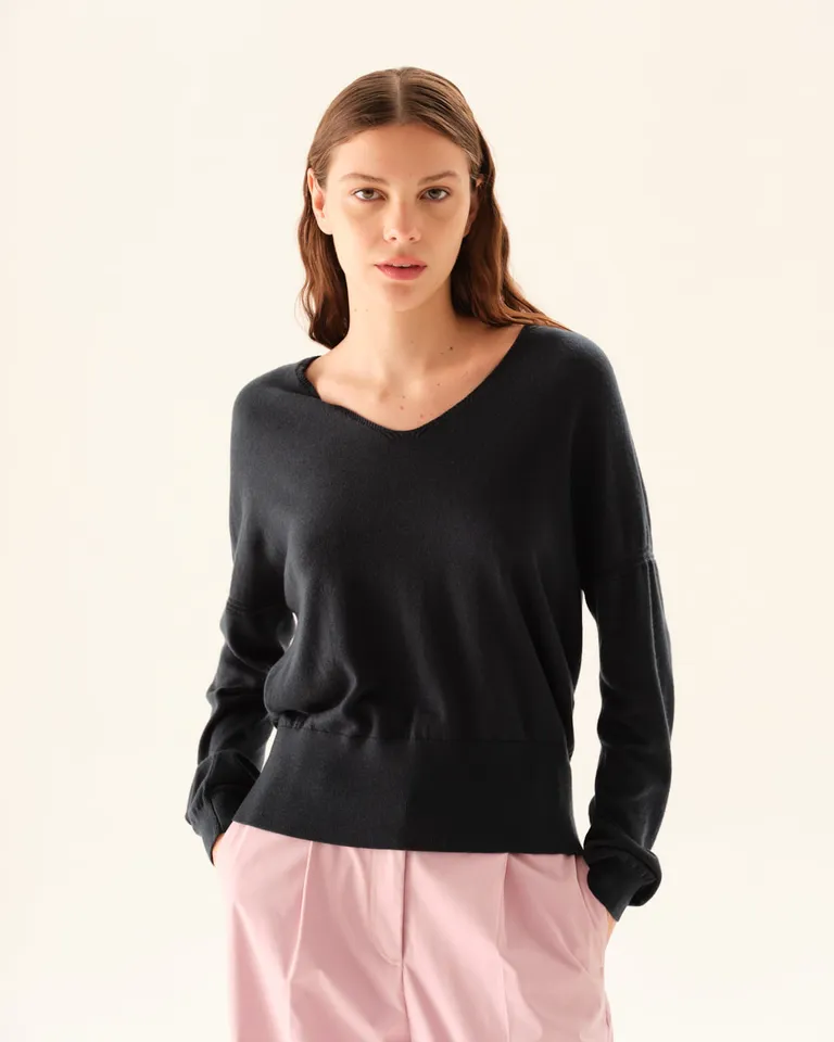 Sweater con cuello en v y terminaciones de puños ajustados de Furzai en Buzos y Sweaters para argentina