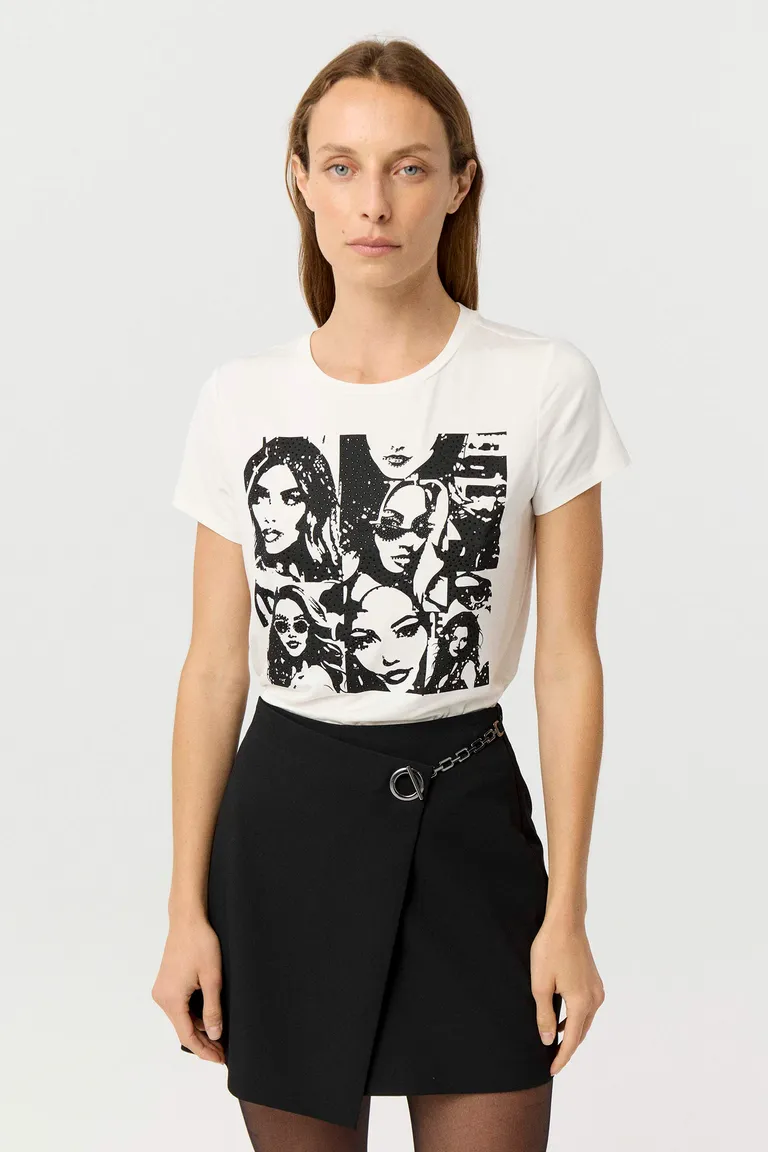 Remera manga corta con estampa frontal de diseño artístico y ajuste al cuerpo de Markova en Remeras para argentina