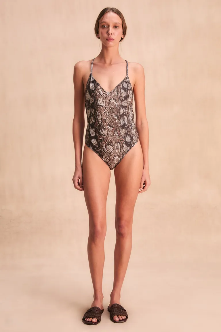 Enteriza de una pieza con estampado de pitón para un look sofisticado en la playa de Kosiuko en Swimwear y Beachwear para argentina