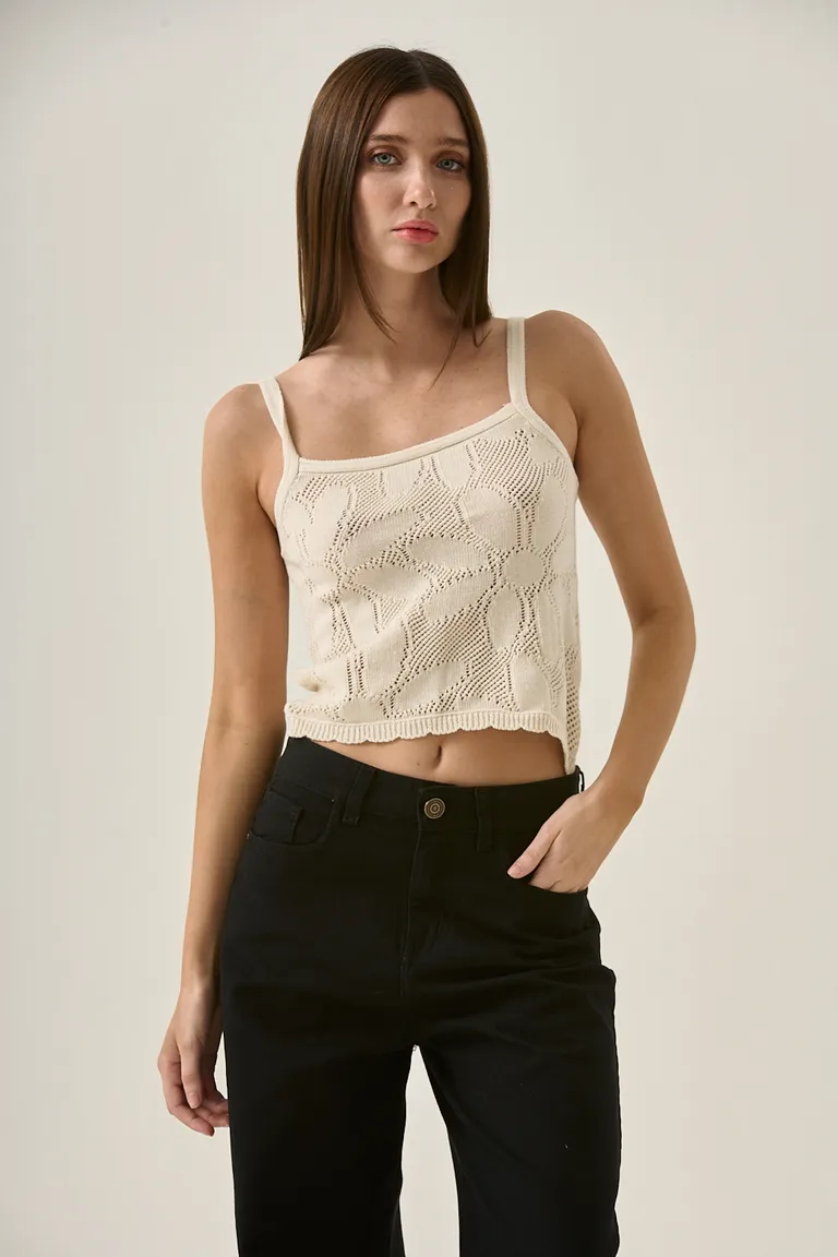 Top de hilo de algodón con textura calada y diseño floral para un estilo boho chic de Sweet en Tops para argentina