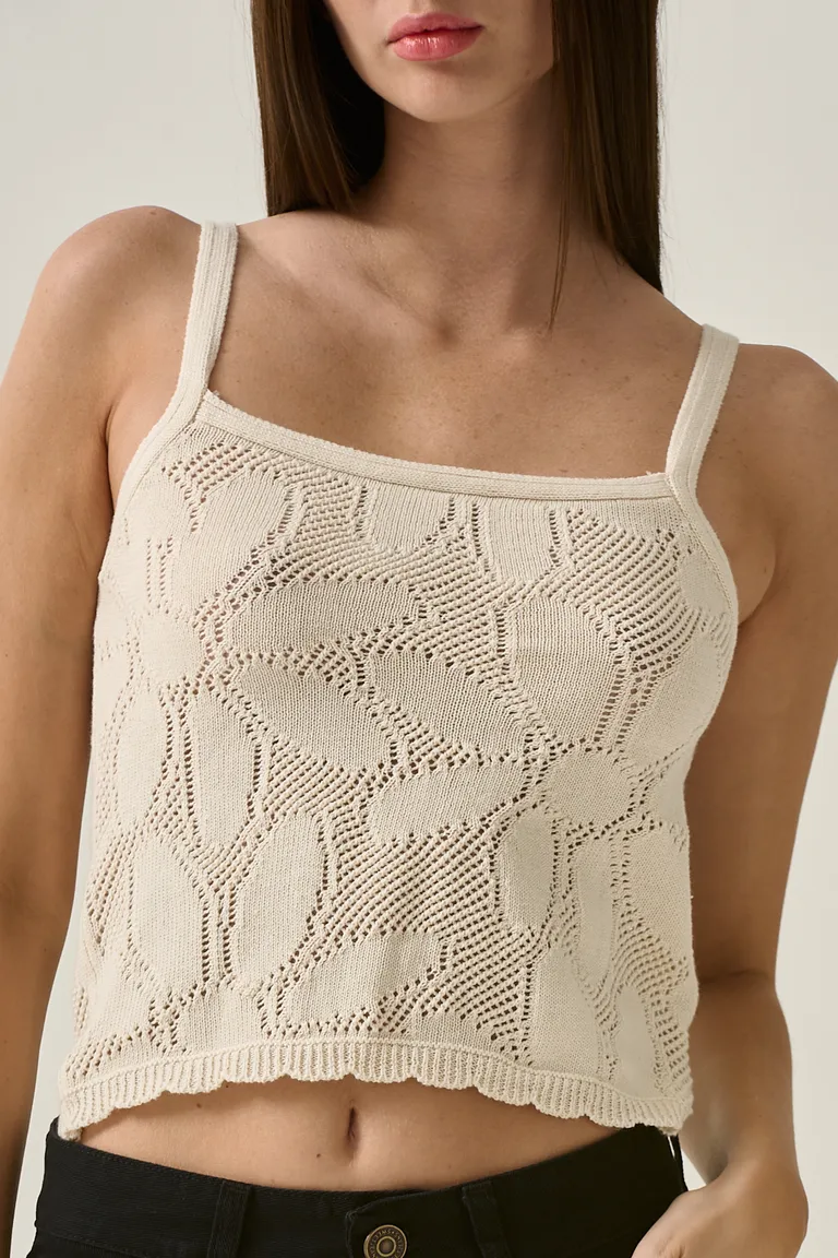 Top de hilo de algodón con textura calada y diseño floral para un estilo boho chic de Sweet en Tops para argentina