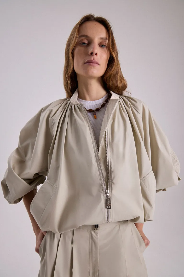 Campera Tipo Bomber de Gabardina Liviana con Silueta Over y Frunces de Maria Cher en Chaquetas para argentina