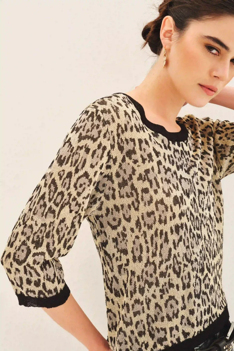 Sweater de manga 3/4 con estampado animal print y detalles a contraste de Rapsodia en Buzos y Sweaters para argentina