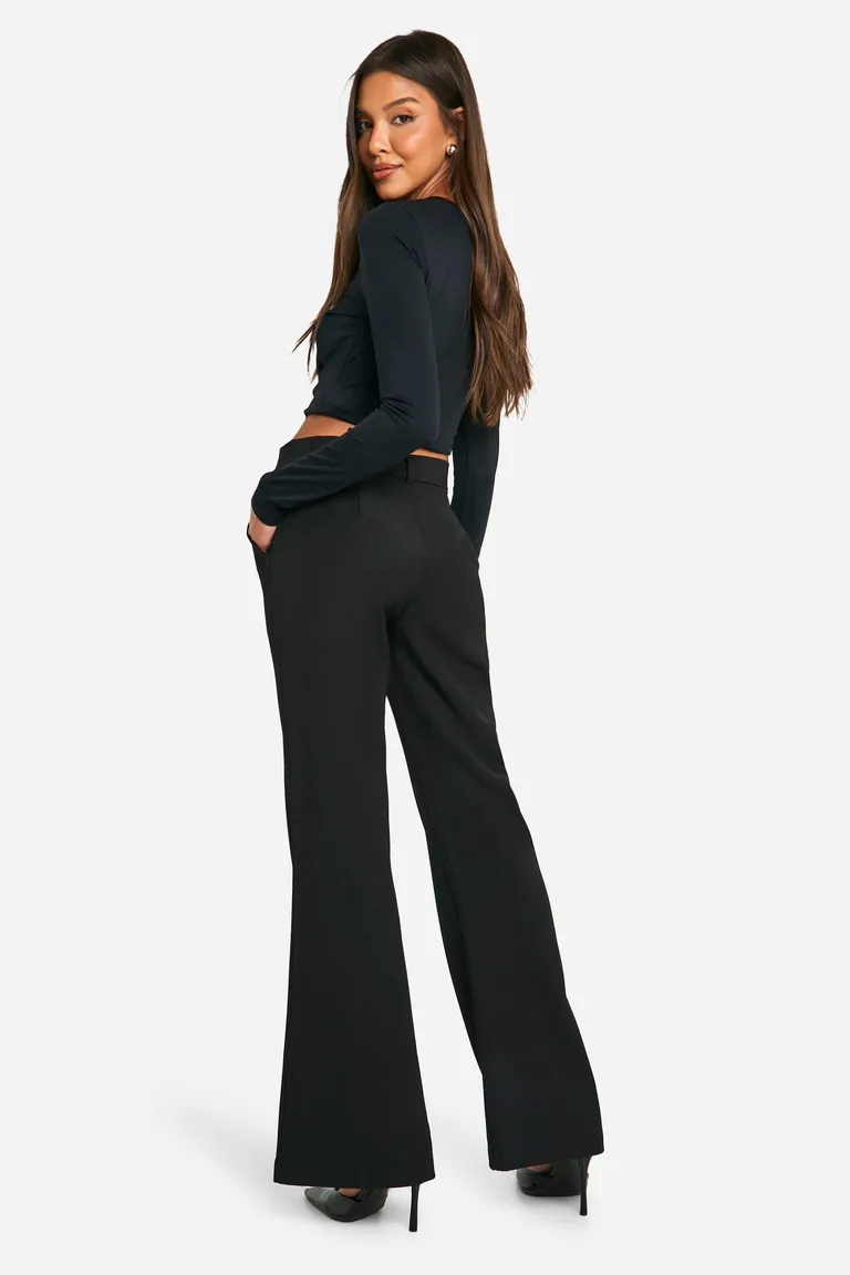 Pantalón sastre slim fit acampanado de Boohoo en Pantalones para argentina