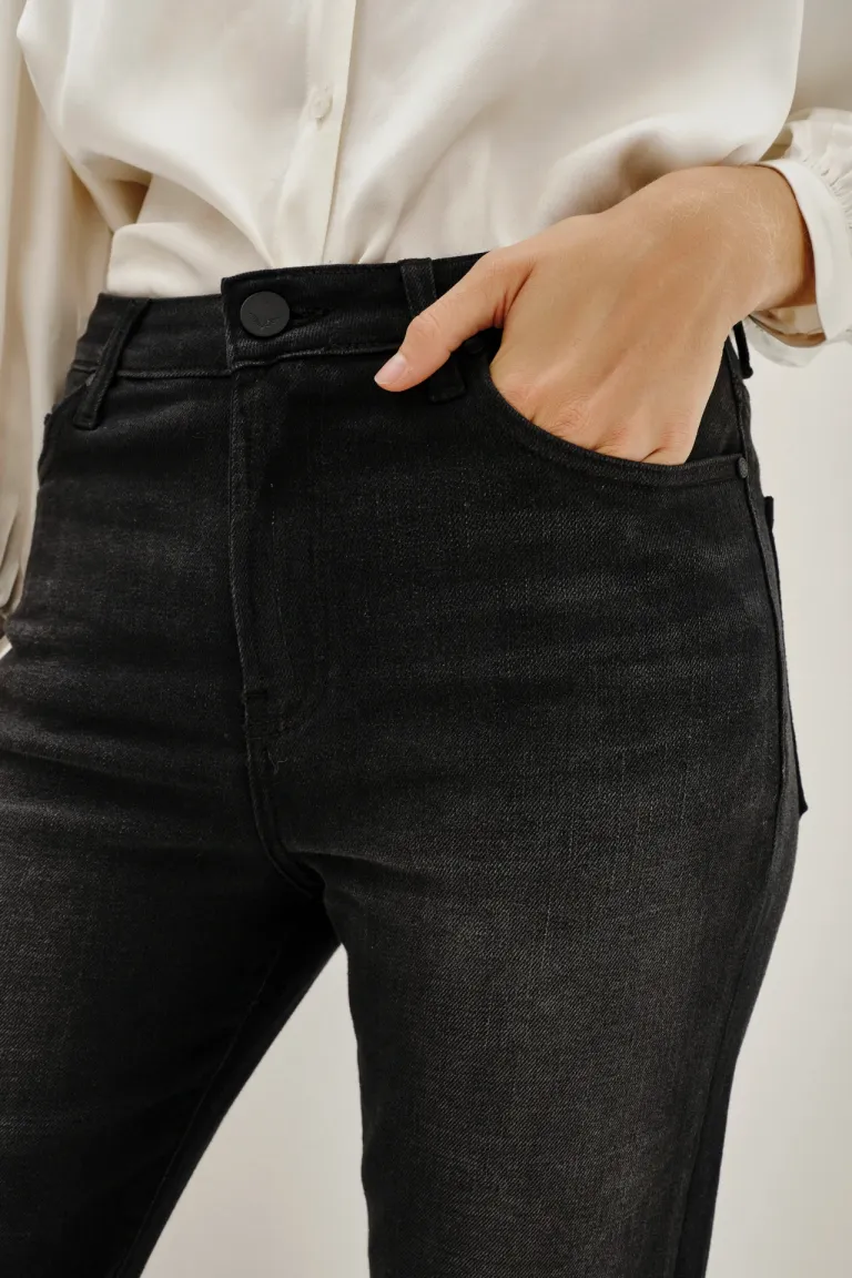 Pantalón de tiro medio en jean negro con pierna acampanada de Rapsodia en Pantalones para argentina