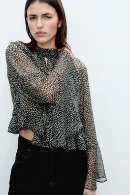 Blusa floral con volantes de Mango en Blusas para argentina